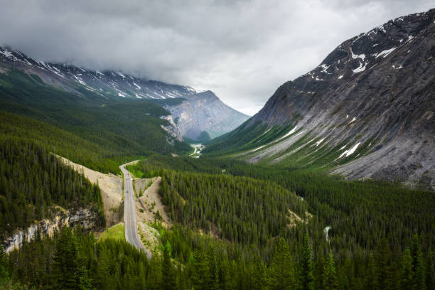 istock Scenic view of Icefields Parkway and Cirrus Mountain in Canada 916429310
