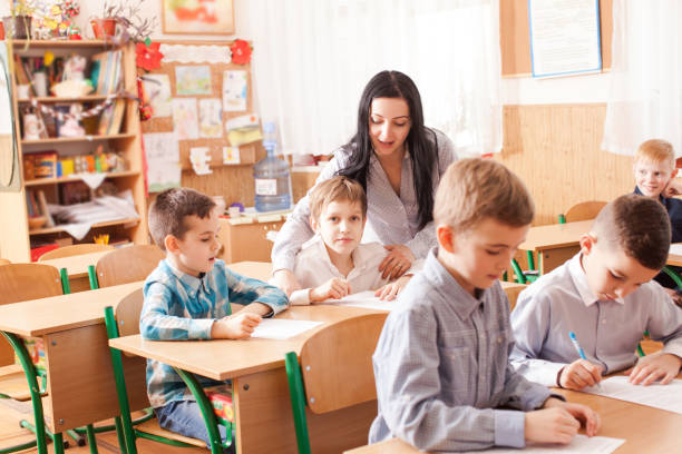 istock Teacher starts the lesson 916429488