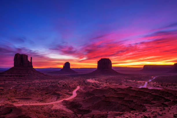 istock Sunrise over Monument Valley, Arizona, USA 916430136