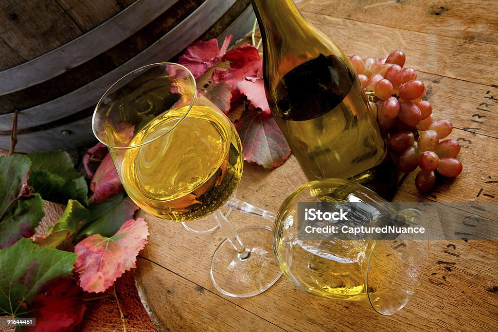 Vinhedo ainda vida - Foto de stock de Barril de vinho royalty-free