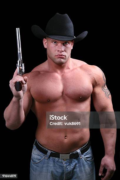 Forte Cowboy Con Grande Pistola - Fotografie stock e altre immagini di Abbigliamento casual - Abbigliamento casual, Addome umano, Adulto