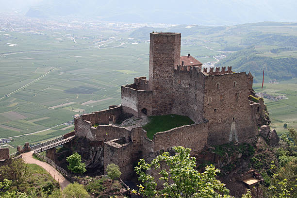 zamek z hocheppan - romanic zdjęcia i obrazy z banku zdjęć