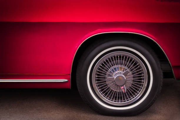 redness - hubcap wheel car chrome imagens e fotografias de stock