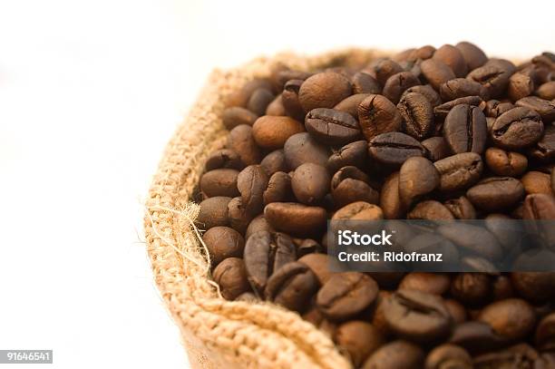 Saco De Grãos De Café - Fotografias de stock e mais imagens de Aniagem de Cânhamo - Aniagem de Cânhamo, Assado, Café - Bebida