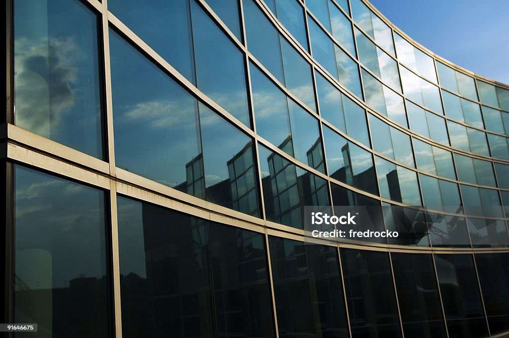 Стеклянные окна в архитектурно-строительного проектирования - Стоковые фото Абстрактный роялти-фри