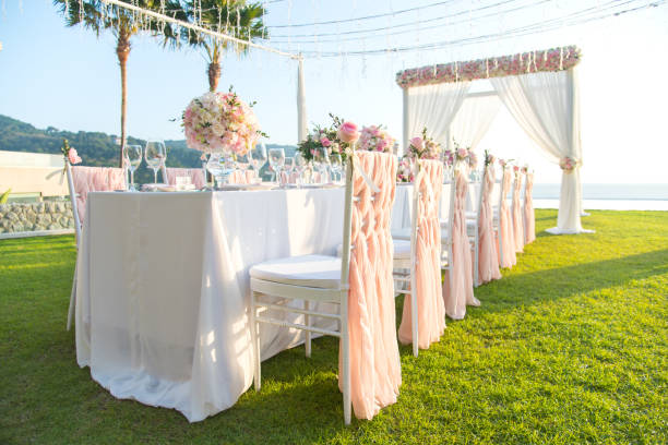istock Table setting at a luxury wedding and Beautiful flowers on the table. 916475324