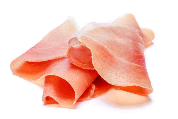 crudo italiano prosciutto o jamón español. jamón crudo sobre fondo blanco. - prosciutto fotografías e imágenes de stock