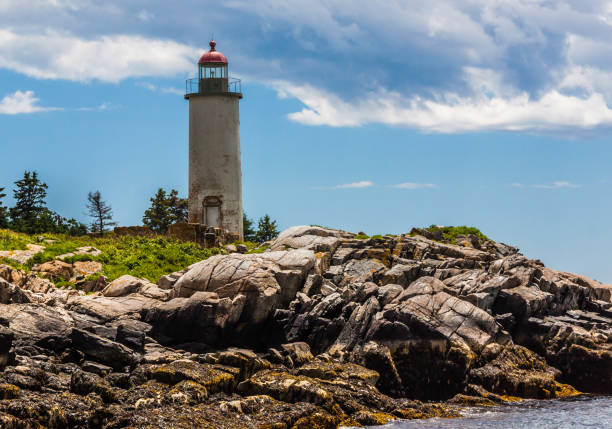 istock Franklin Island Lighthouse in Tenant's Harbor, Maine 916481544