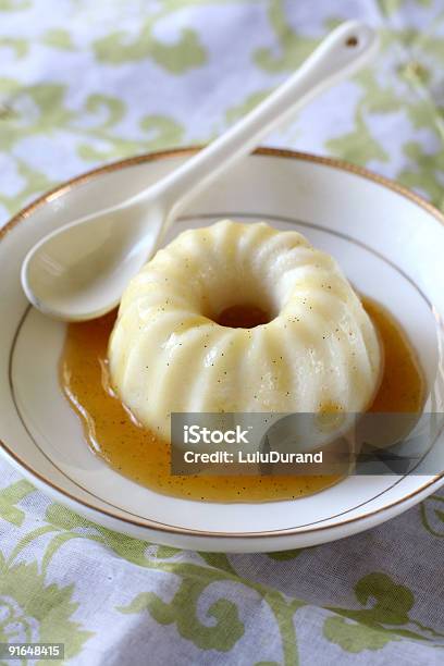 Blancmanger - Fotografie stock e altre immagini di Biancomangiare - Biancomangiare, Dessert di gelatina, Latte