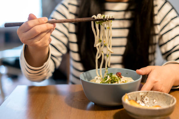 istock Chinese gravy noodles 916485198
