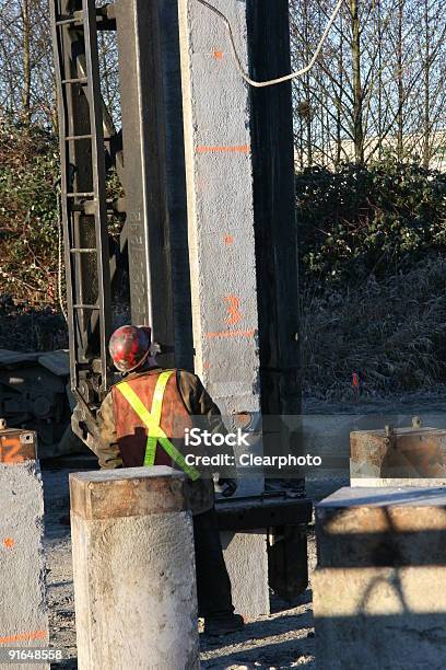 Driving Mehreren Stockfoto und mehr Bilder von Anlegestelle - Anlegestelle, Balkengerüst, Bauarbeiter