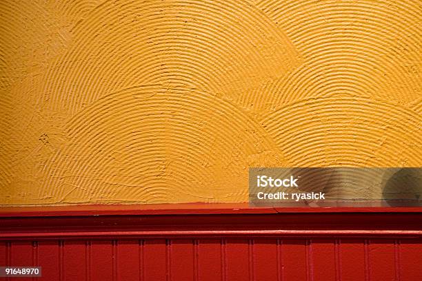 Foto de Fundo De Parede De Estuque Wainscotting e mais fotos de stock de Amarelo - Amarelo, Antigo, Carpintaria