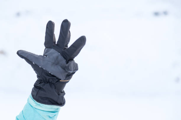 istock Hand in winter glove gesture number nine 916498286
