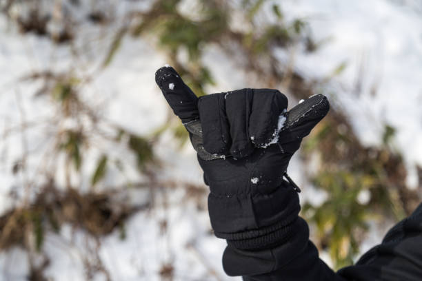 istock Hand in winter glove gesture number six 916498620