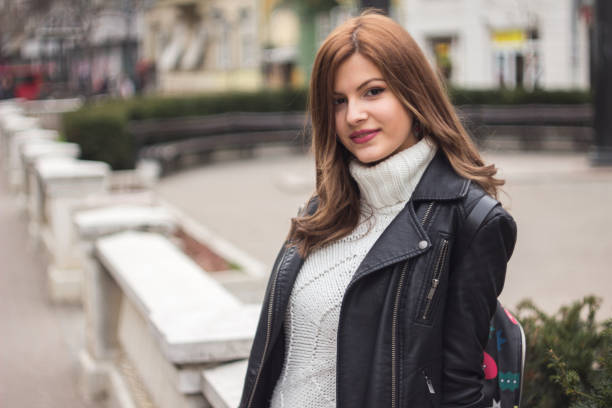istock Beautiful City Girl 916530696