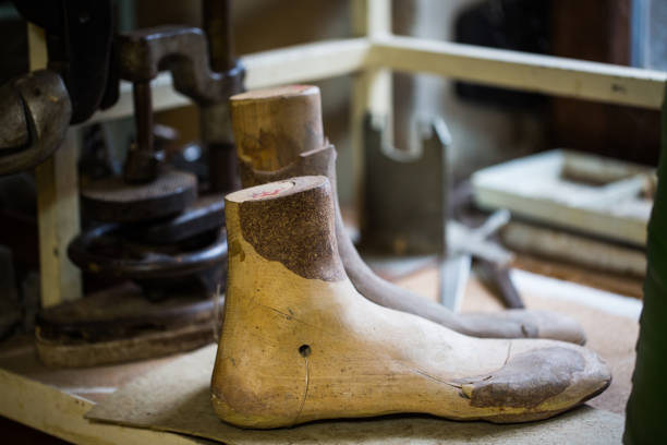 istock Moldings, wooden shoe lasts, handmade, shoemaker 916546654