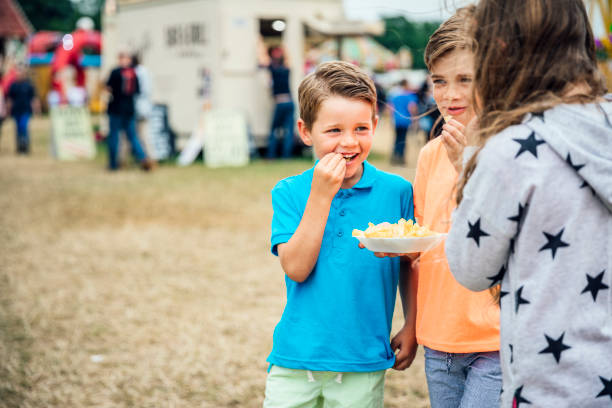 istock Eating Fast Food at the Fairground 916607362
