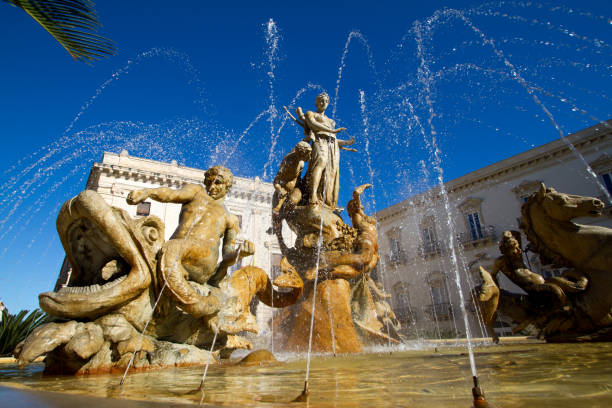 istock Siracusa, Sicily: Fountain of Diana, Brilliant Blue Sky 916629210