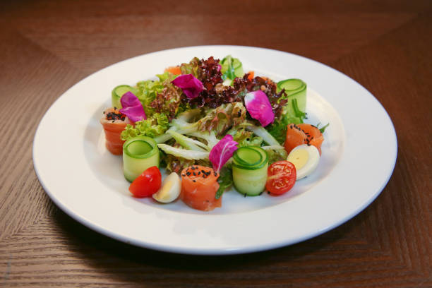 istock Fresh salad with chicken, tomatoes and mixed greens 916637108