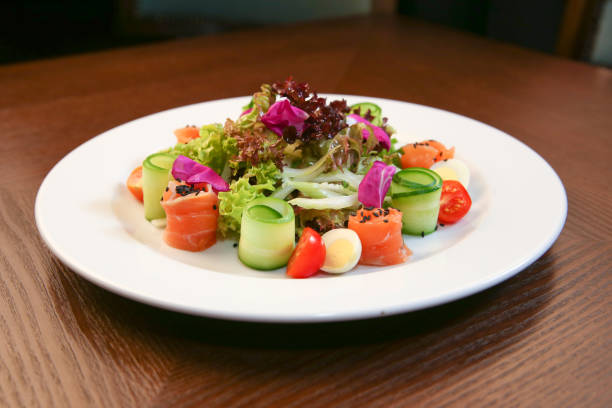 istock Fresh salad with chicken, tomatoes and mixed greens 916637120