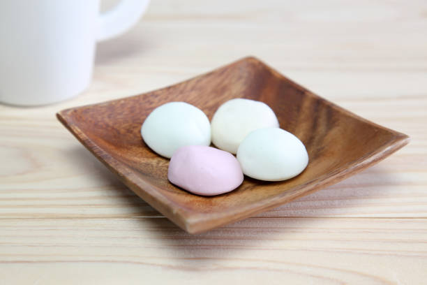 istock marshmallows on a wooden plate 916650156