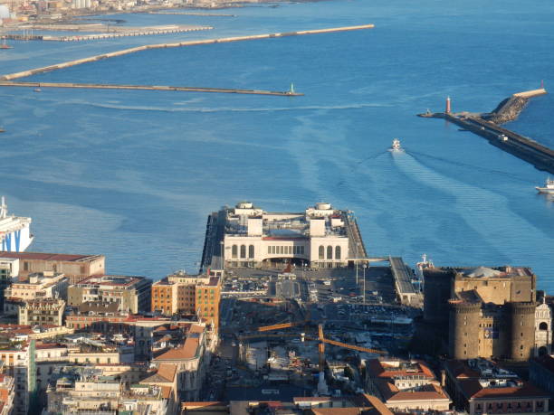 napoli - molo beverello da san martino - martino - fotografias e filmes do acervo