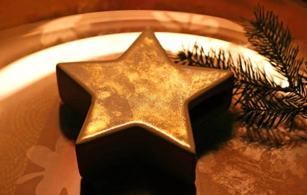 istock gold colored Christmas star 916668388