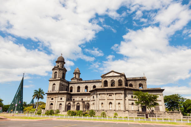 istock Old Cathedral of Managua 916678924