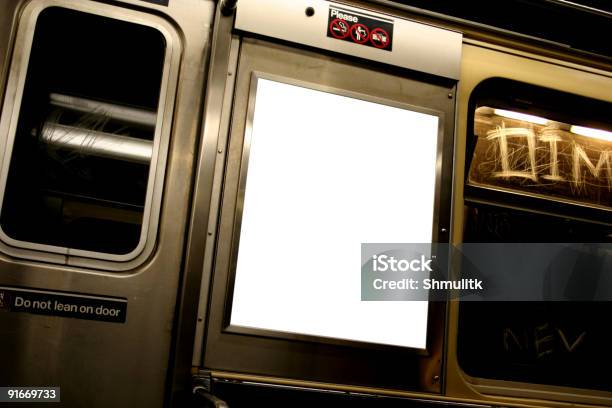 Foto de Anúncio Aqui e mais fotos de stock de Metrô - Metrô, Publicidade, Outdoor