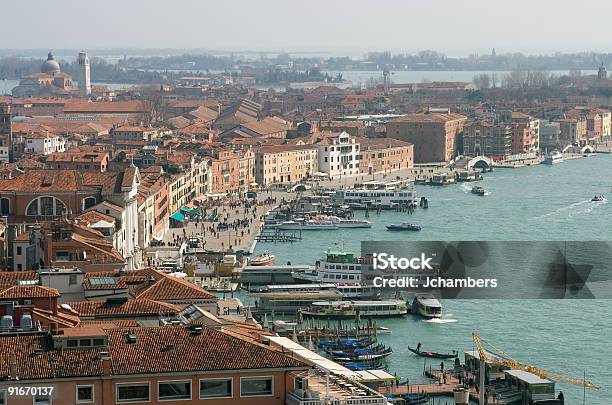 Lungomare Di Venezia - Fotografie stock e altre immagini di Acqua - Acqua, Bandiera dell'Unione Europea, Città