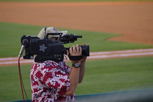 live-tv-kamera - baseball mit audio stock-fotos und bilder