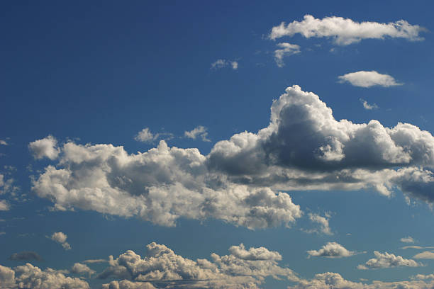 skyscape - clear sky contrasts cloud high contrast imagens e fotografias de stock