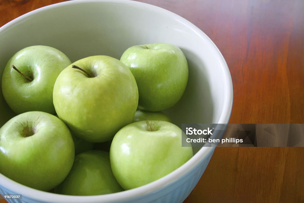 Ваза яблоки - Стоковые фото Яблоко гренни смит роялти-фри