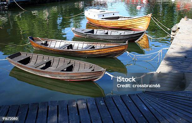 Barcos De Pesca Foto de stock y más banco de imágenes de Actividades recreativas - Actividades recreativas, Agua, Azul