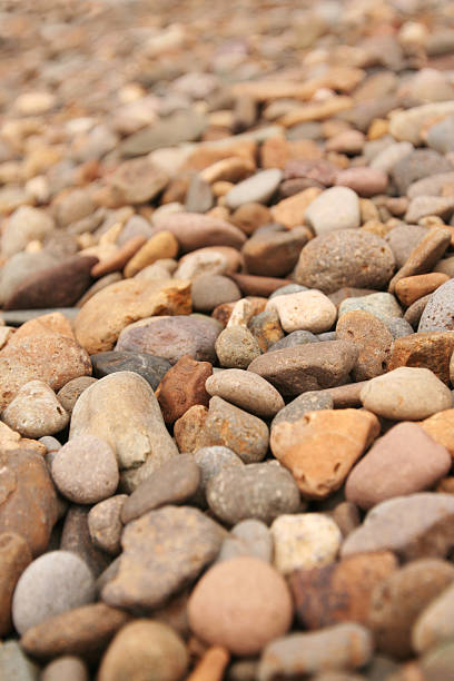 paysage rocks - pebble water gray silver photos et images de collection