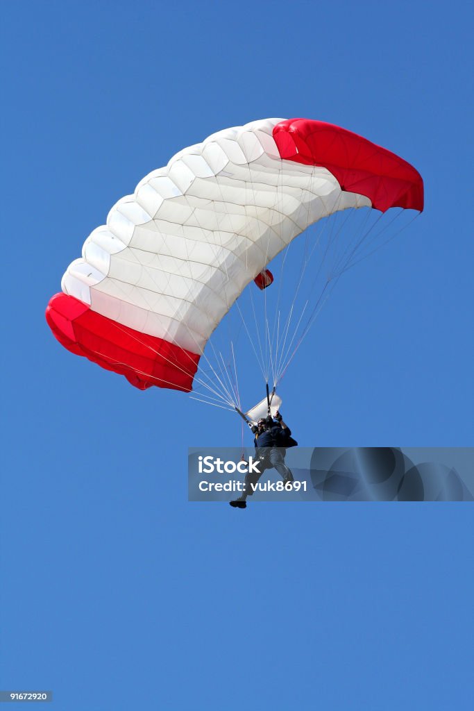 Parachutist no ar - Foto de stock de Fotografia - Imagem royalty-free