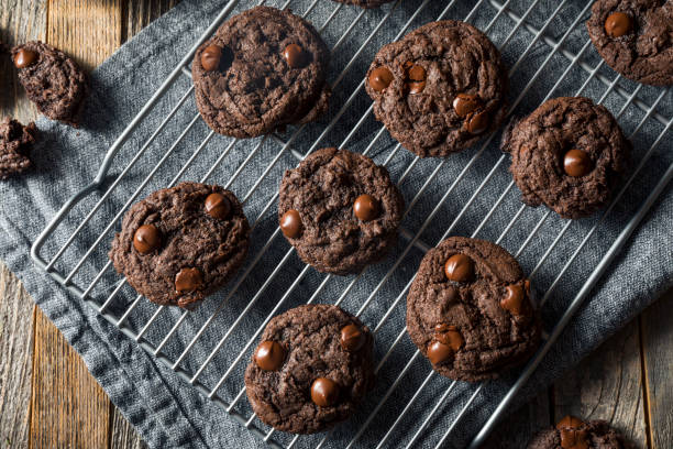 istock Homemade Dark Double Chocolate Chip Cookies 916731104