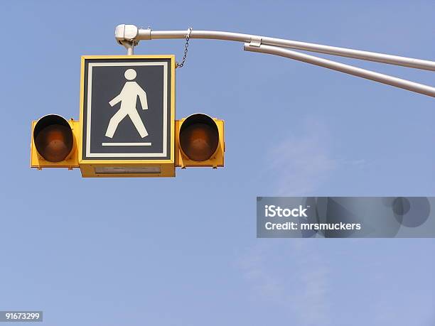 Peão Passagem Pedonal Sinal Com Luzes - Fotografias de stock e mais imagens de Fotografia - Imagem - Fotografia - Imagem, Horizontal, Imagem a cores