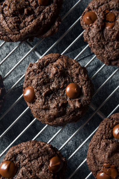 istock Homemade Dark Double Chocolate Chip Cookies 916735754
