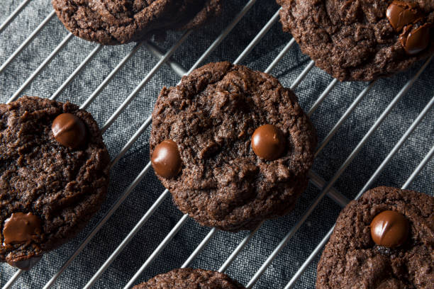 istock Homemade Dark Double Chocolate Chip Cookies 916737950