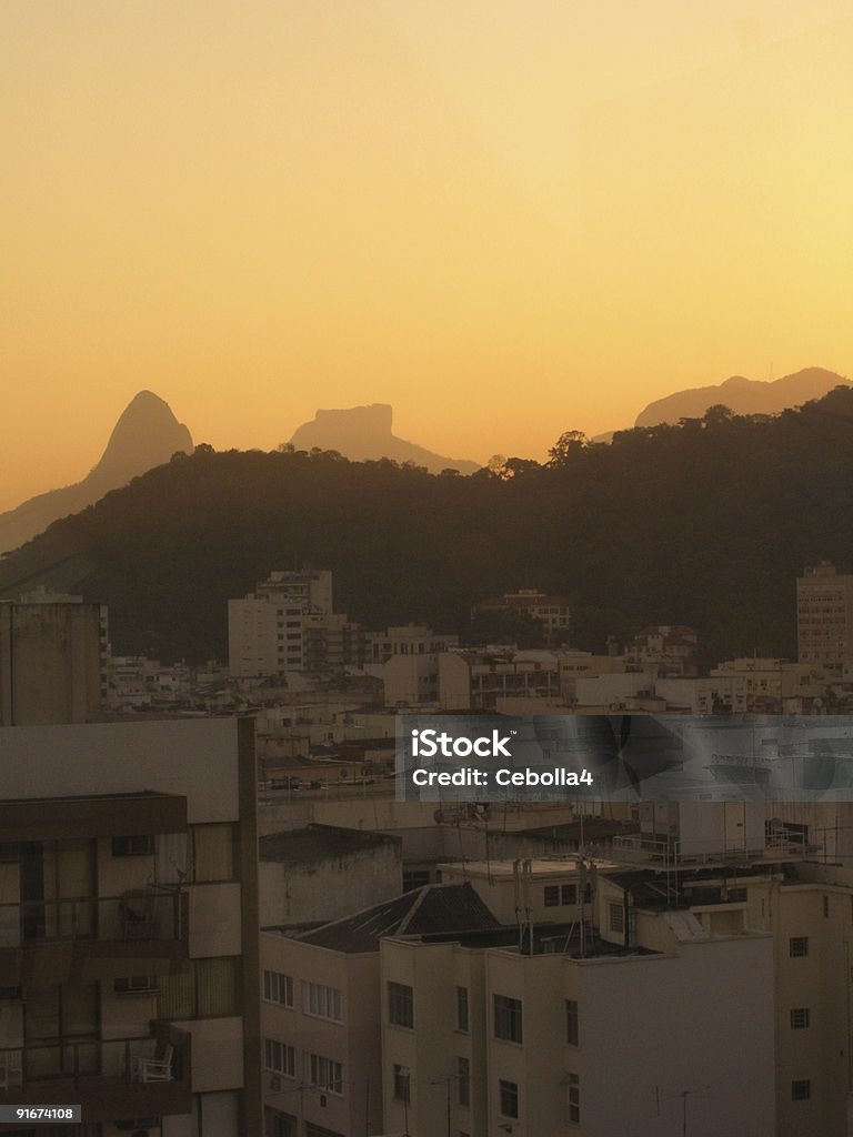 Colinas repletas de hotéis no Rio de Janeiro - Foto de stock de Amarelo royalty-free