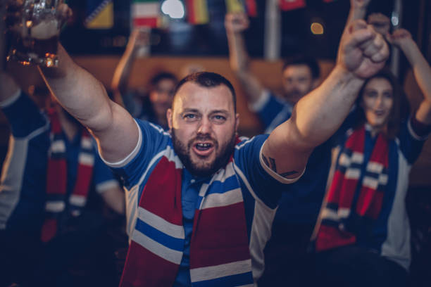 istock Celebrate our Team's Wins in pub 916743394