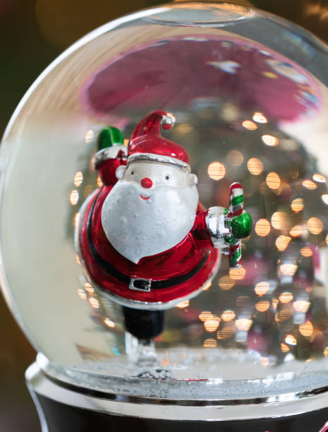 patinagem santa snowglobe - red nose - fotografias e filmes do acervo