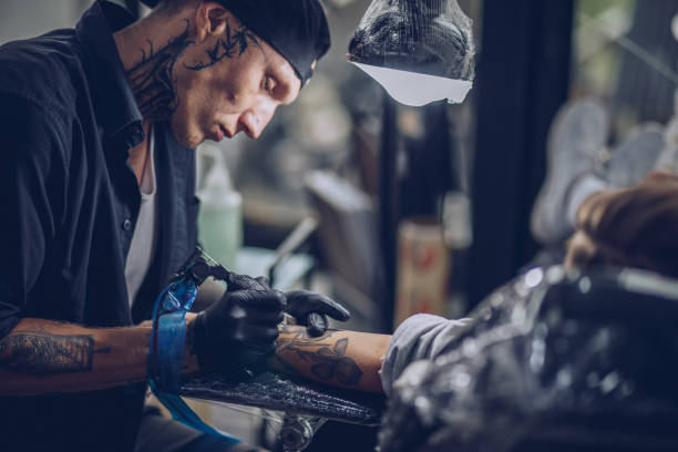 istock Drawing tattoo on woman's hand 916749936