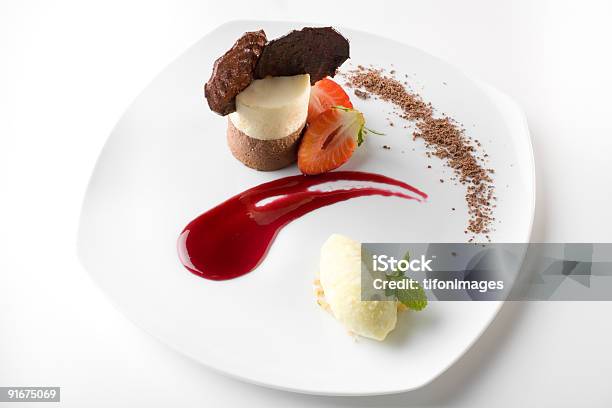 Elegantes Postres Gourmet Foto de stock y más banco de imágenes de Alimento - Alimento, Chocolate, Color - Tipo de imagen