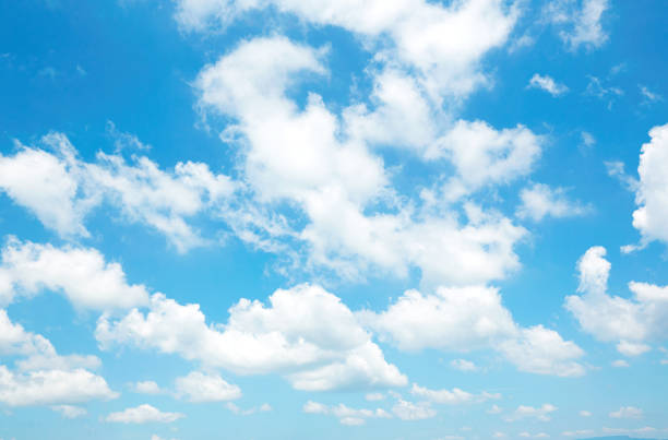 paysage du ciel clair - cloud cloudscape fluffy white photos et images de collection