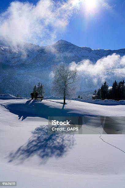 Зимний Пейзаж В Альпах — стоковые фотографии и другие картинки Без людей - Без людей, Вертикальный, Европейские Альпы