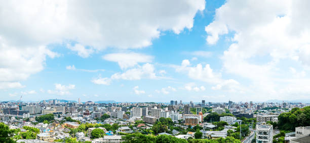 paisaje de la ciudad de fukuoka - clear sky residential district house sky fotografías e imágenes de stock