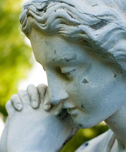 istock stone woman praying 91676354