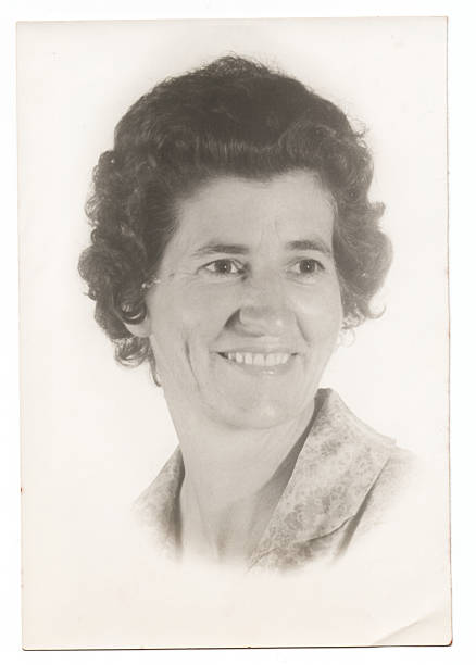 vintage sorriso - senior adult photograph photography family tree - fotografias e filmes do acervo